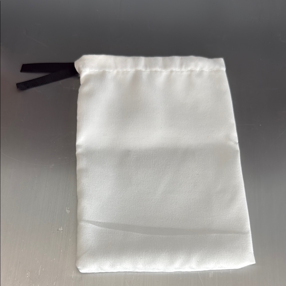 Gucci White Drawstring Pouch - Picture 5 of 7